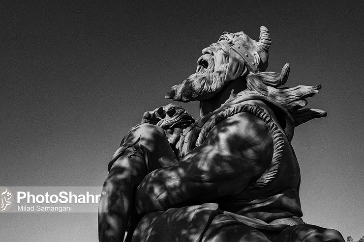پس از تأسیس خانه هنرمندان مشهد در دهه ۸۰، پیکرها، تندیس‌ها و سردیس‌هایی از شخصیت‌های فرهنگی، تاریخی، مذهبی، ورزشی و شهدا در جای‌جای شهر ایستادند تا ستون‌هایی باشند برای بنای هویت این شهر.