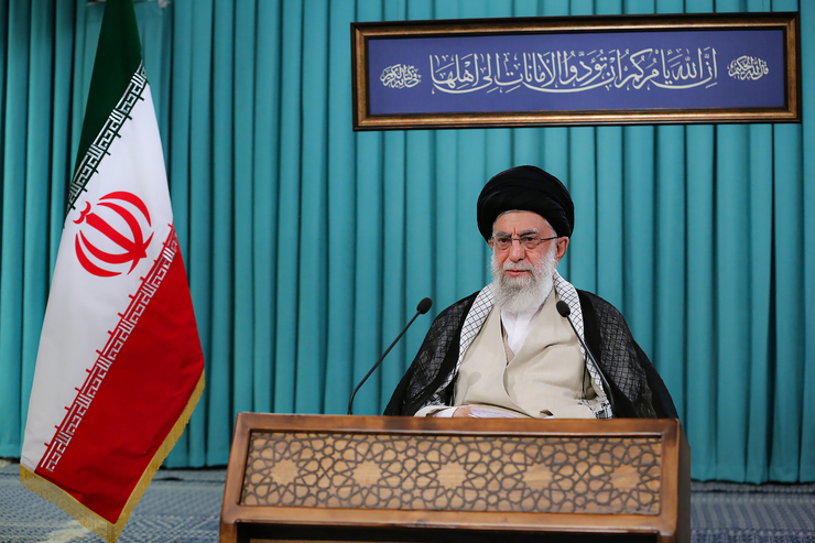سخنرانی رهبر معظم انقلاب در آستانه برگزاری سیزدهمین دوره‌ انتخابات ریاست جمهوری و ششمین دوره شوراهای اسلامی شهر و روستا به صورت زنده و مستقیم با ملت ایران آغاز شد.
