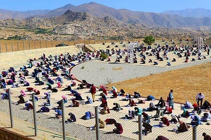 معاون علمی و فناوری رئیس جمهور ایران از اعطای بورسیه به ۱۰۰ نفر اول کنکور افغانستان خبر داد و گفت: از ۱۰۰ نفر برتر ۸۵ نفر به ایران آمدند و ۳۰ نفر در رشته‌های پزشکی مشغول تحصیل شدند.