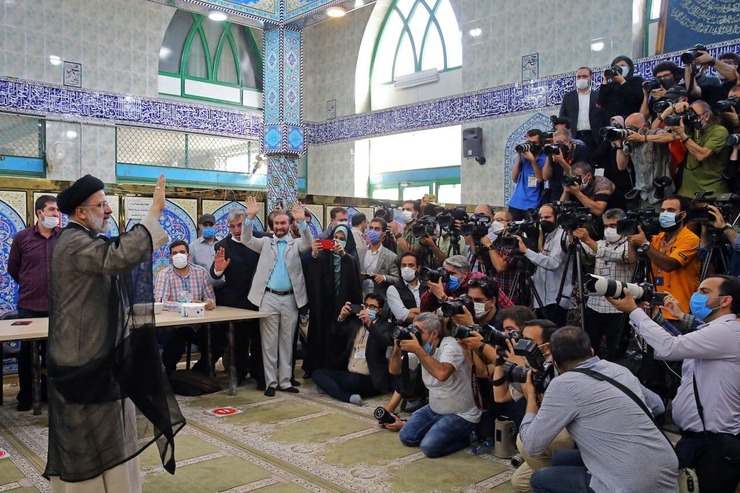 ستاد مرکزی سیدابراهیم رئیسی طی نامه‌ای شکایت خود را مبنی بر اخلال در برگزاری انتخابات در برخی از شعب به رئیس کمیسیون تبلیغات انتخابات ارائه کرد.