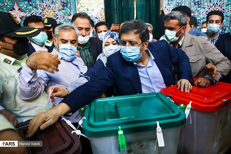 عبدالناصر همتی یکی از کاندیداهای انتخابات ریاست جمهوری در حسینیه ارشاد حضور یافت.