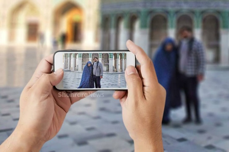 یک گوشه از صحن انقلاب ایستاده است و تا می‌بیند زائری موبایلش را برای عکس‌گرفتن درمی‌آورد، می‌دود جلو و می‌گوید: می‌شه من عکس بگیرم؟ نذره! عکاسم. بلدم چطوری عکس بگیرم و قاب براتون ببندم که یک عکس خوشگل دربیاد.