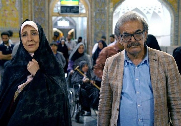 مجموعه «شب عید» که طنزی اجتماعی دارد در ۶ قسمت ۵۰ دقیقه‌ای تولید شده است؛ داستان «شب عید» به طور کامل در شهر مشهد می‌گذرد.