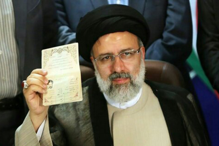 سید ابراهیم رئیسی در سال ۱۳۳۹ هجری شمسی در خانواد‌های روحانی در محله نوغان مشهد مقدس دیده به جهان گشود. پدرش از روحانیون مشهد و جدّ مادریاش هم روحانی بود. امروز صلاحیت او برای نامزدی در انتخابات ریاست جمهوری تایید شد.