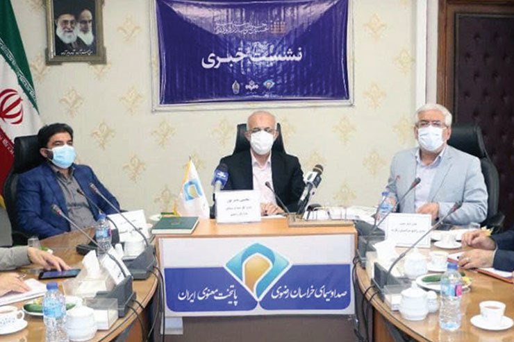 نشست خبری مدیر کل صدا‌وسیمای خراسان رضوی با خبرنگاران درباره نخستین جشنواره تولیدات رادیو سراسری زیارت برگزار شد.