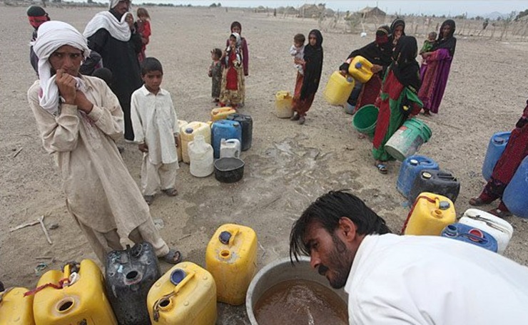 امیر سرلشکر موسوی با صدور دستور به امیر سرتیپ حیدری فرمانده نیروی زمینی و فرمانده میدانی مبارزه با کرونا در ارتش، ضرورت حضور گسترده تر و تسریع در امدادرسانی به مردم سیستان و بلوچستان را ابلاغ کرد.