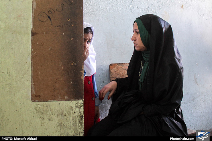 همین یک هفته پیش بود که خبر اصلاحیه شیوه‌نامه ثبت‌نام دانش‌آموزان اتباع خارجی در مدارس دولتی منتشر شد. با این حال گزارش‌های میدانی و البته مردمی حاکی از آن است که دریافت برگه حمایت تحصیلی چندان کار ساده‌ای نیست.