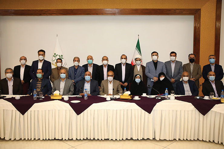 در نشست صمیمانه اعضای شورای پنجم و منتخبان ششمین دوره شورای با پایان یافتن رقابت‌های انتخاباتی، حالا وقت همدلی و هم افزایی برای گره گشایی از چالش‌ها و دغدغه‌های مشهد است؛ همین نگاه هم سبب شد اعضای شورای پنجم و منتخبان ششمین دوره شورای شهر گرد یک میز جمع شوند.