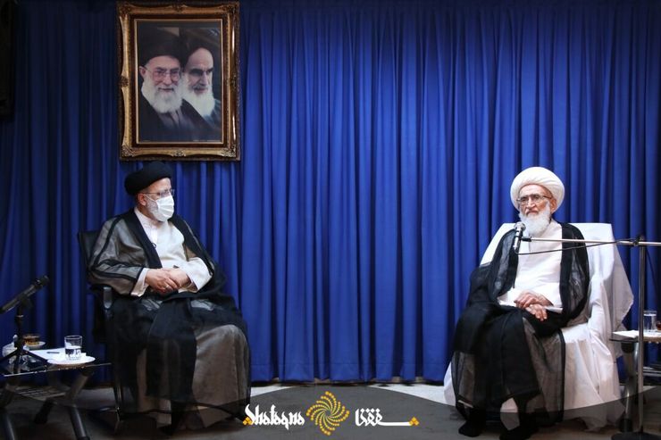 حجت الاسلام سید ابراهیم رئیسی صبح امروز با حضور در دفتر حضرت آیت‌الله نوری همدانی با این مرجع تقلید دیدار و گفت‌وگو کرد. رئیس جمهور منتخب همچنین با آیات عظام علوی گرگانی و سبحانی دیدار کرد.