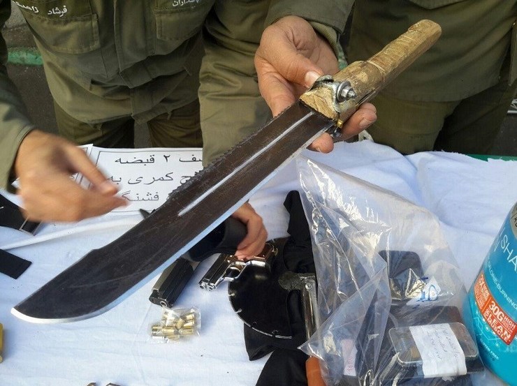 زورگیری ساعت ۵ بعدازظهر روز پنج شنبه ۱۷تیر ماه وسط اتوبان کرج به قزوین نرسیده به مهرشهر کرج با اسلحه و قمه این فیلم در فضای مجازی منتشر شده است.