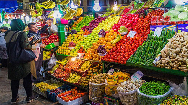 رئیس اتحادیه بارفروشان میدان مرکزی میوه و تره بار گفت: با توجه به گرمای هوا و ازدیاد عرضه، قیمت میوه‌های مختلف ۱۵ تا ۲۰ درصد کاهش یافته است.