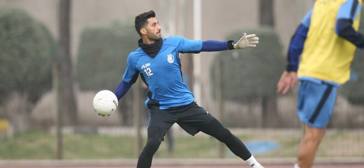 رشید مظاهری، دروازه بان استقلال با یک پیشنهاد بزرگ از فوتبال اصفهان رو به رو شده و به دلیل خلف وعده‌های مکرر باشگاه استقلال، بند جدایی‌اش نیز فعال شده است.