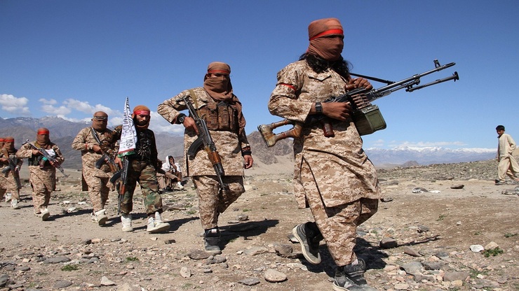 چین روز شنبه خبر داد که ده‌ها نفر از شهروندان خود را از افغانستان خارج کرده است. اداره امور کنسولگری چین امروز در بیانیه‌ای اعلام کرد: «دولت چین به شهروندان خود توصیه می‌کند برای حفظ سلامتی خودف افغانستان را در سریعترین زمان ممکن ترک کنند.»