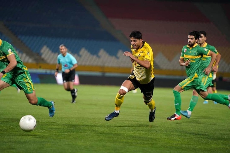 با برگزاری ۵ دیدار از هفته بیست و هفتم لیگ برتر، پرسپولیس باز هم برد و صدرنشین ماند.