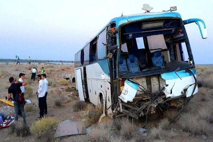 در حادثه واژگونی اتوبوس حامل خبرنگاران، تعدادی از سرنشینان مجروح شدند که حال دو تن از آنها وخیم گزارش شده است.