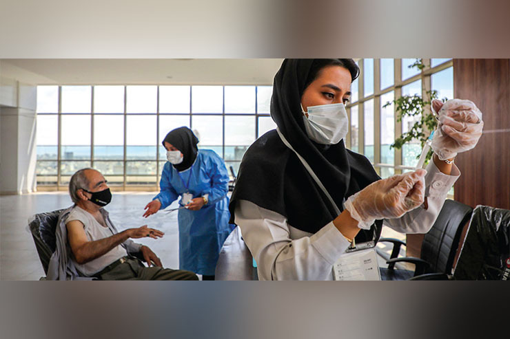 معاون بهداشت دانشگاه علوم پزشکی مشهد از آغاز ثبت نام افراد ۶۵ سال به بالا برای واکسیناسیون کرونا خبر داد و گفت: ثبت نام واجدان شرایط از روز یکشنبه آغاز شده است.