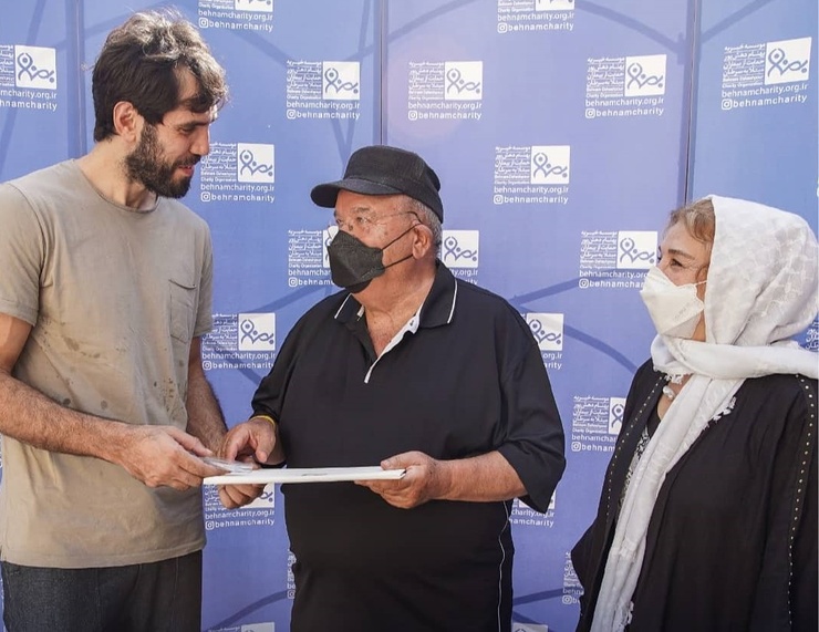 بهمن دهش پور موسس خیریه حمایت از بیماران سرطانی گفت:درخشش صمد نیکخواه بهرامی در عرصه‌های ورزشی همراه با فعالیت‌های انسان دوستانه و خیرخواهانه هیچ گاه از حافظه تاریخی مردمان کشورمان پاک نخواهد شد .