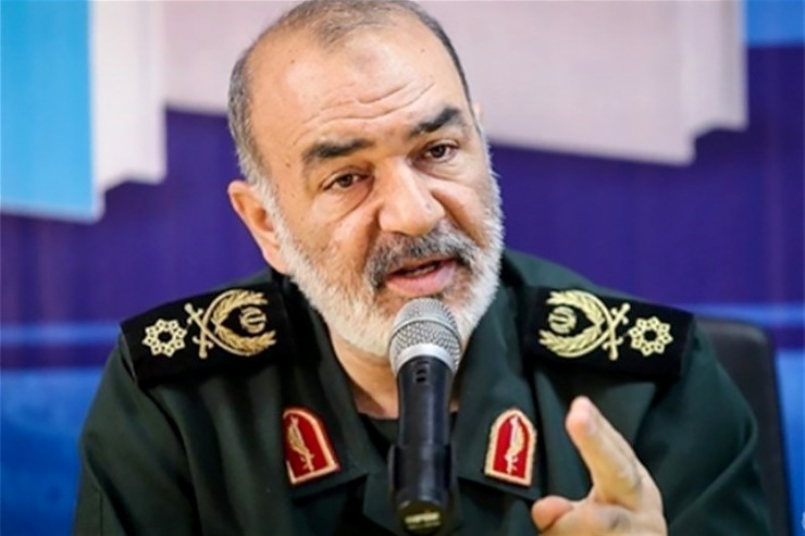 فرمانده کل سپاه از عزم جدی این نهاد برای کمک به رفع چالش آب در کشور خبر داد و گفت:دانشگاه جامع امام حسین(ع) اقدام ارزشمندی را در حوزه غلبه بر مشکل کم‌آبی و بی‌آبی انجام داده است که در روزهای آینده از این دستاورد بزرگ رونمایی خواهد شد.