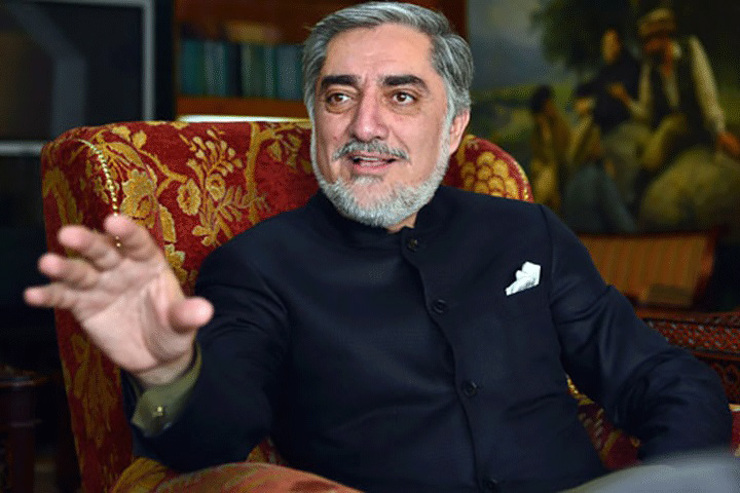 رسانه‌های محلی افغانستان گزارش داده‌اند که هیأتی به ریاست عبدالله عبدالله روز جمعه برای مذاکره با طالبان به دوحه پایتخت قطر سفر خواهد کرد.