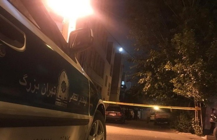 بامداد سه‌شنبه (۲۲ تیر ۱۴۰۰) مأموران کلانتری قائم تهران در تماس با بازپرس کشیک قتل پایتخت از مرگ مشکوک دختری جوان داخل خودرواش خبر دادند.