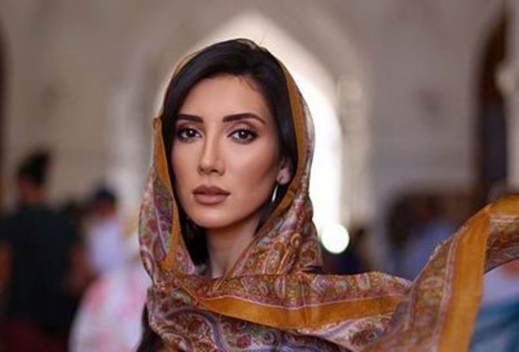 مهدی رستم پور درباره‌ی ادعای صدف بیوتی در استوری اینستاگرام خود نوشت: جشنواره کن رویداد سینماییه. مطلقا ارتباطی به دورهمی شاخ‌های مجازی نداره همونطور که تندیس شوالیه فتح الله زاده که ارتباطی به نشان شوالیه ادب و هنر فرانسه نداشت!