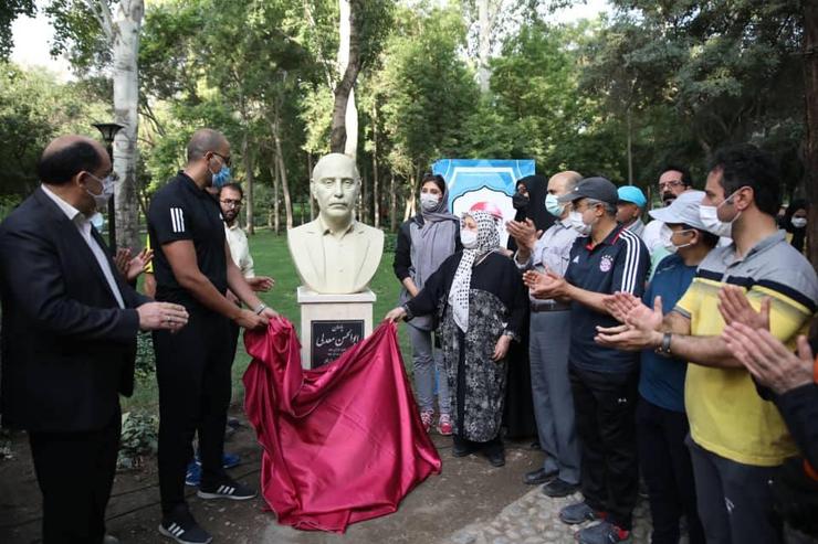 سردیس استاد معدلی پیشکسوت ورزش همگانی مشهد رونمایی شددر راستای تکریم پیشکسوتان و مربیان ورزش صبحگاهی، با حضور محمدرضا حیدری رئیس شورای اسلامی شهر مشهد، نوروزی و ریاضی از اعضای شورای اسلامی شهر، خانواده مرحوم و جمعی از ورزشکاران بوستان ملت سردیس «ابوالحسن معدلی» رونمایی شد.