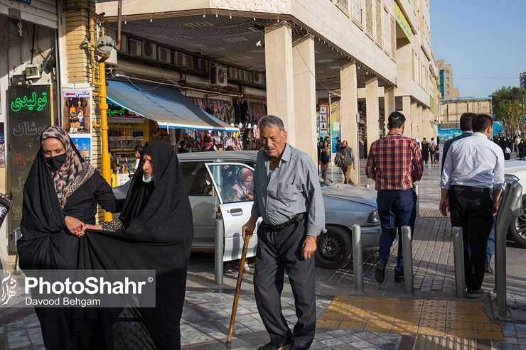 هم‌زمان با آغاز موج پنجم کرونا و ابلاغ شیوه‌نامه مبنی بر تعطیلی مشاغل زیرمجموعه گروه شغلی ۲ و ۳ و ۴، این روز‌ها شاهد تردد و فعالیت بیشتر مشاغل و کسب‌وکار‌ها در مشهد هستیم.
