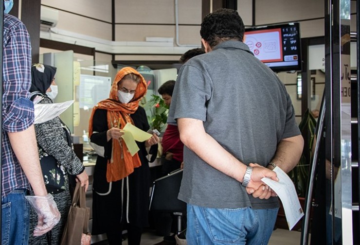 زنانی که مستمری همسر خود را دریافت می‌کنند، می‌توانند این وام را بگیرند، اما دخترانی که مستمری پدرشان را دریافت می‌کنند، واجد شرایط نیستند.