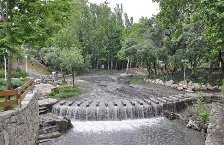 جانشین رئیس پلیس راه خراسان رضوی گفت: با توجه به تعطیلات پیش رو و تقاضای بسیار بالای سفر به سمت تفرجگاه‌های شهرستان کلات، به شهروندان مشهدی توصیه می‌کنم که از سفر به این مسیر خودداری کنند تا مورد اعمال قانون قرار نگیرند.