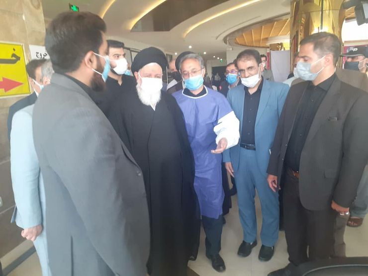 نماینده ولی فقیه در استان خراسان رضوی گفت: با توجه به هم مرزی خراسان رضوی با کشور افغانستان، خطر شیوع بیشتر کرونا این استان را تهدید می‌کند، بر این اساس امید است سرعت واکسیناسیون در این استان افزایش یابد.
