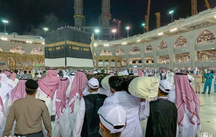  پرده کعبه همزمان با آغاز رسمی مناسک حج تعویض شد.