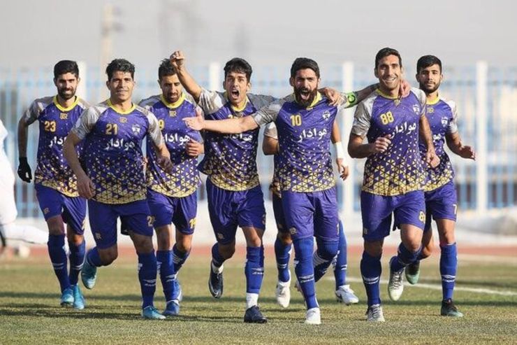 تیم فوتبال هوادار تهران شب گذشته موفق شد با هدایت رضا عنایتی به لیگ برتر فوتبال ایران برسد، اما این تیم از کجا شروع کرده و چگونه هزینه‌هایش را تامین می‌کند؟
