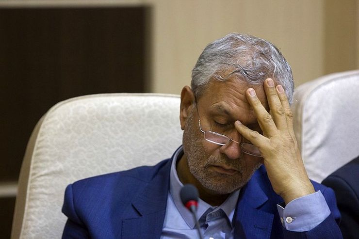 سخنگوی دولت در پی حادثه دلخراش واژگونی اتوبوس حامل خبرنگاران در استان آذربایجان غربی و جان باختن دو خبرنگار خبرگزاری‌های ایسنا و ایرنا، در دلنوشته‌ای نوشت: هنوز هم در سوگ خانواده‌های بچه‌های سرزمینم در هواپیمای اوکراینی هستم. من که خود فرزندم را به خاک سپرده ام، میدانم چه دردی دارد فرزند جوان پر از امیدت را به دل خاک بسپاری. قلبم پر از درد است و بغض رهایم نمی‌کند..