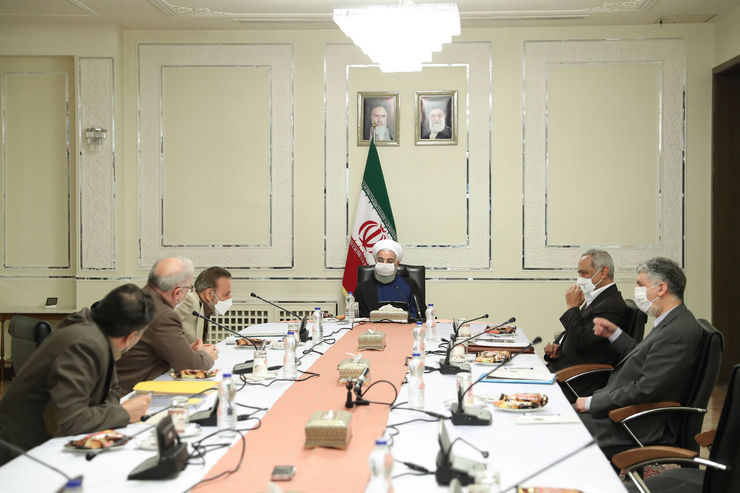 رییس جمهور با بیان این که عملیات واکسیناسیون با حل مشکل واردات و گرفتن مجوز واکسن داخلی برای بازار مصرف سرعت می گیرد، تاکید کرد: وزارت بهداشت و درمان و قرارگاه عملیاتی همه توان خود را برای جلوگیری از موج پنجم به کار گیرند.