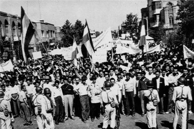 سال‌های پایانی دهه ۲۰ و اوایل دهه ۳۰ خورشیدی در ایران، آبستن حوادثی است که جریان ساز وقایع مختلف تاریخ معاصر ایران به حساب می‌آید. قیام ۳۰ تیر ۱۳۳۱ مردم، بازتاب خود را در سال‌های آینده نشان داد.