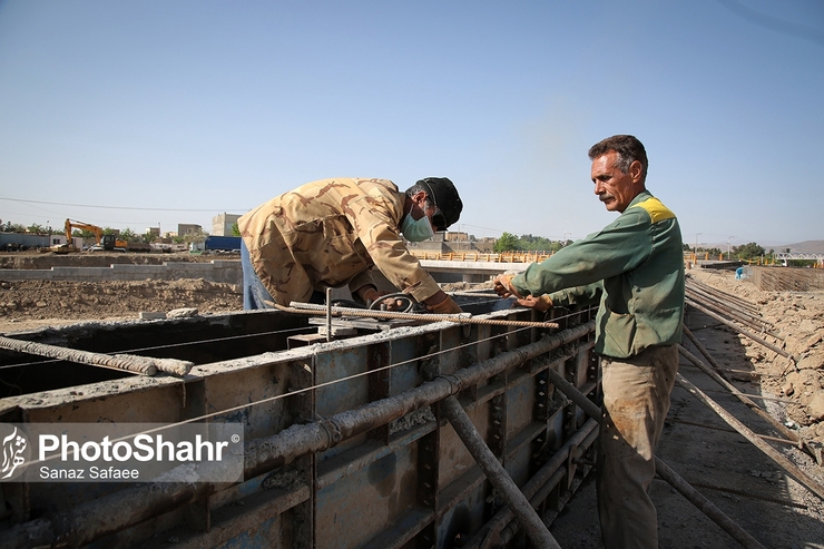 دستمزد حداقلی کارگران با همه مزایا و الحاقات مزدی، امروز کمی بیشتر از ۴ میلیون تومان است و این در حالیست که سبد معیشت خانوار با در نظر گرفتن حداقلی‌ترین نرخ‌ها و قیمت‌ها به ۱۰ میلیون و ۷۵۰ هزار تومان رسیده است!