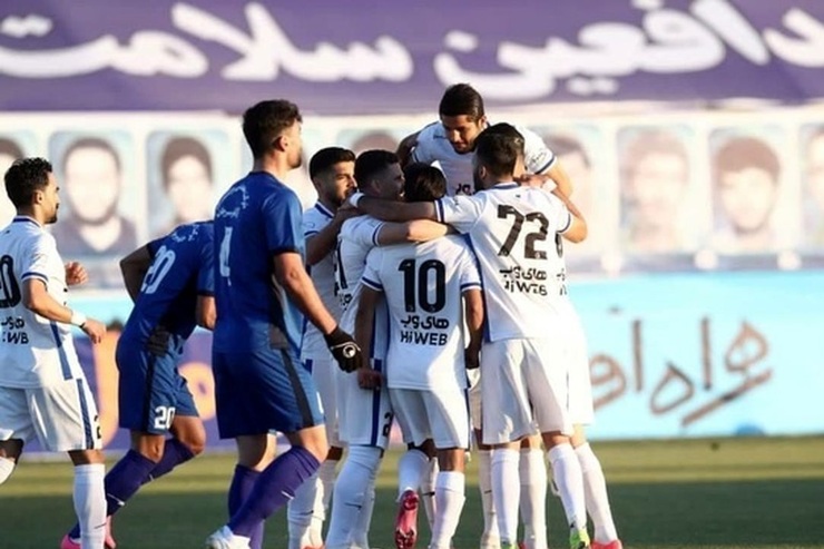 هفته بیست و چهارم لیگ برتر فوتبال با برتری استقلال و پرسپولیس مقابل نمایندگان استان کرمان آغاز شد.