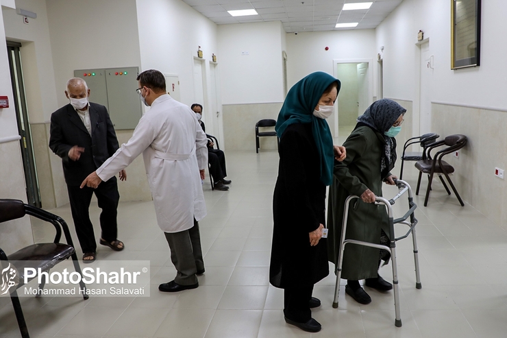 طبق گزارش‌ها در طول دو هفته اخیر برخی از افراد بالای ۷۰ و ۸۰ ساله که برای دریافت دوز دوم واکسن کرونای خود به مراکز بهداشتی و درمانی مورد نظر مراجعه کرده‌اند، با نبود واکسن مواجه شده‌اند و همین مساله نگرانی آن‌ها را به دنبال داشته است.