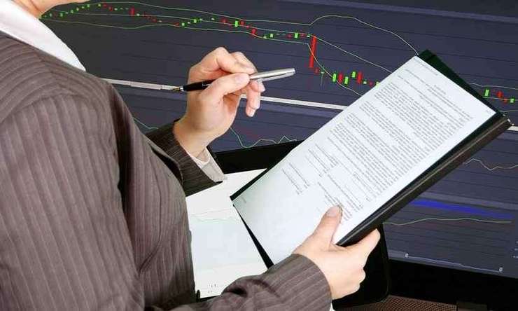 روند سبز بازار سرمایه در نخستین روز معاملاتی هفته نگاه‌ها را به اتفاقات پیش روی این بازار در هفته جاری مثبت کرده است. تا حدی که برخی از فعالان بورسی، رسیدن شاخص به سطح یک میلیون و ۵۰۰ هزار واحد را دور از دسترس نمی‌بینند. با این حال یک کارشناس بازار سرمایه معتقد است: نزدیک شدن به محدوده یک میلیون و ۵۰۰ دور از انتظار و غیر قابل پیش‌بینی است.