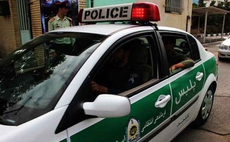 امروز (دوشنبه ۷ تیر ۱۴۰۰) یک زن مقابل ساختمان شورای حل اختلاف شهرستان جیرفت هدف شلیک گلوله شوهرش قرار گرفت و به بیمارستان انتقال یافت.