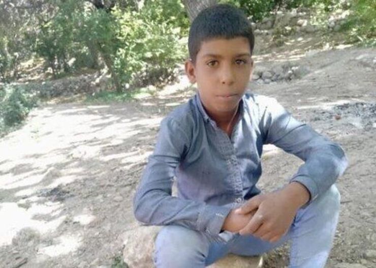 حادثه عقرب زدگی منجر به فوت پسر ۱۳ ساله‌ی اهل فارغان حاجی آباد هرمزگان، یکم تیرماه ۱۴۰۰ روی داد، اما حاشیه‌های آن همچنان ادامه دارد و در فضای مجازی یکی از سوژه‌های اصلی است.