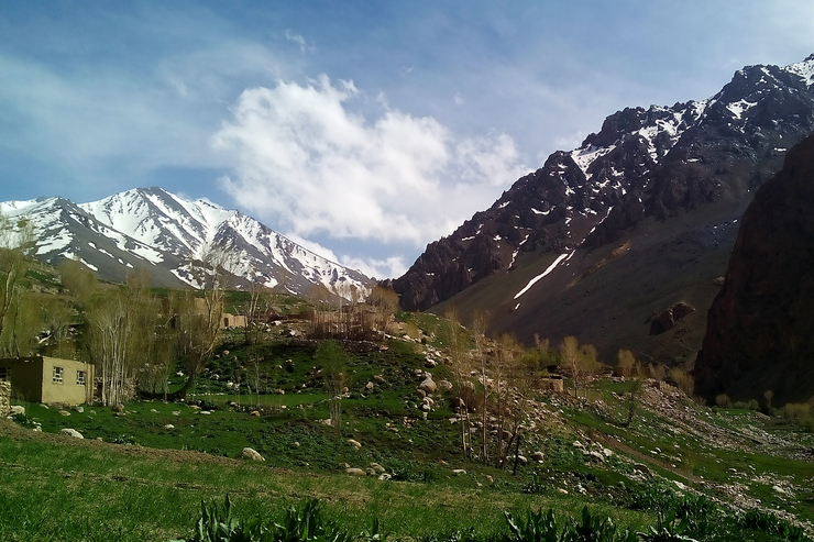 دره آهنگران افغانستان یکی از جغرافیاهای کهن بامیان است که قصه‌های زیادی را در خود جای داده است. هرات، شهری باستانی در غرب افغانستان است که میراث‌دار خراسان قدیم است.
