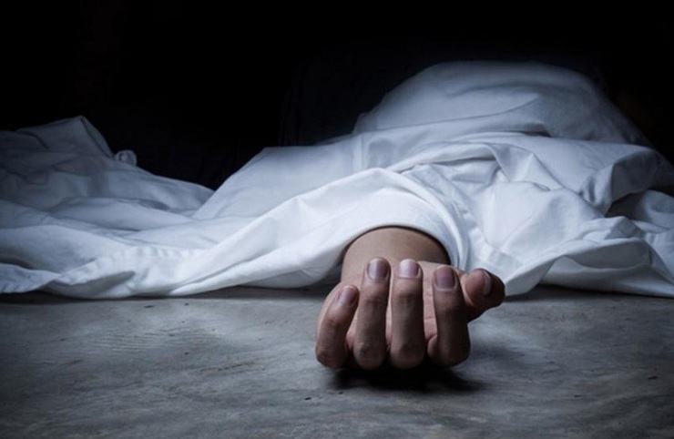 «ف. ف» مجری جوان ۳۶ ساله که به تنهایی در طبقه پایین منزل خواهرش زندگی می‌کرد، خودکشی کرد، این دومین خودکشی افراد شاخص در طی هفته جاری در مشهد است که رسانه‌ای می‌شود.
