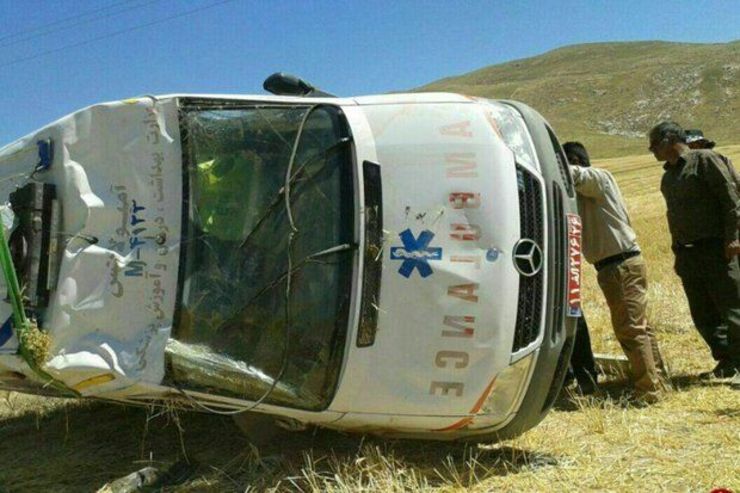 صبح امروز (چهارشنبه 9تیر) یک دستگاه آمبولانس دانشگاه علوم پزشکی خراسان شمالی در حین ماموریت در مسیر بجنورد-شیروان واژگون شد.