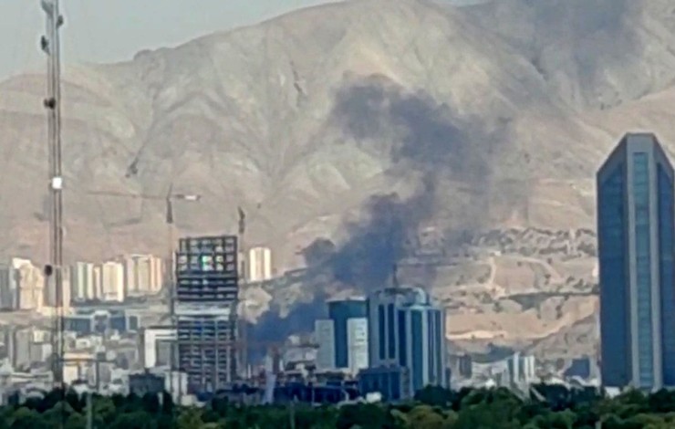 صبح امروز (چهارشنبه ۹ تیر ۱۴۰۰) دود سیاه آسمان شمال تهران، سعادت آباد را دربر گرفت، علت این دود سیاه مشخص شد.