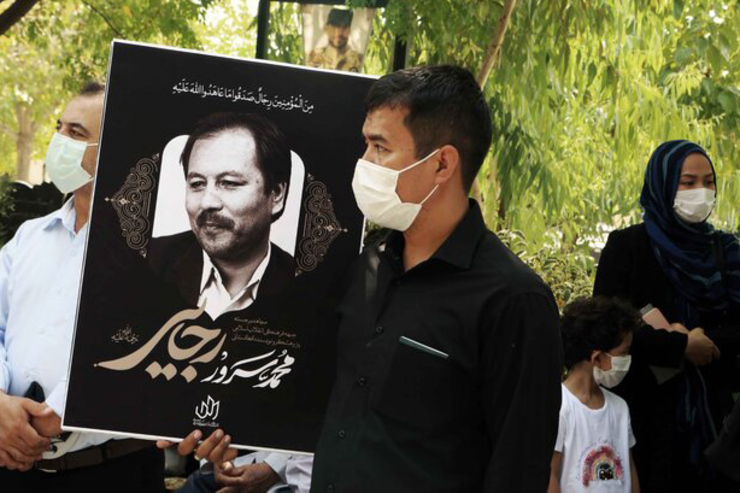 کتاب «گرگ‌های مهربان کوه تخت» نوشته محمدسرور رجایی، نویسنده افغان که به تازگی از دنیا رفت منتشر شد.