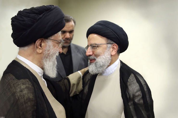 مراسم تنفیذ سیزدهمین دوره‌ی ریاست جمهوری اسلامی ایران امروز سه‌شنبه ۱۲ مرداد ۱۴۰۰ با حضور رهبر انقلاب اسلامی برگزار می‌شود.