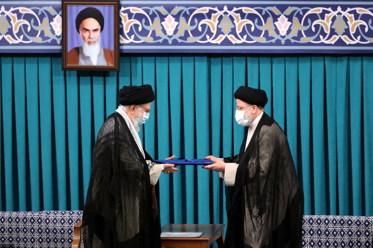 صبح امروز (سه‌شنبه ۱۴۰۰/۰۵/۱۲) مراسم تنفیذ سیزدهمین دوره ریاست جمهوری اسلامی ایران با حضور رهبر انقلاب اسلامی برگزار شد.