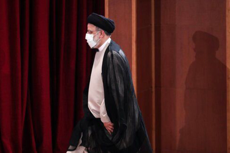حجت الاسلام و المسلمین سید ابراهیم رئیسی به عنوان هشتمین رییس جمهوری اسلامی ایران با ادای سوگند در مجلس، رسما کار خود را در قوه مجریه آغاز خواهد کرد.
