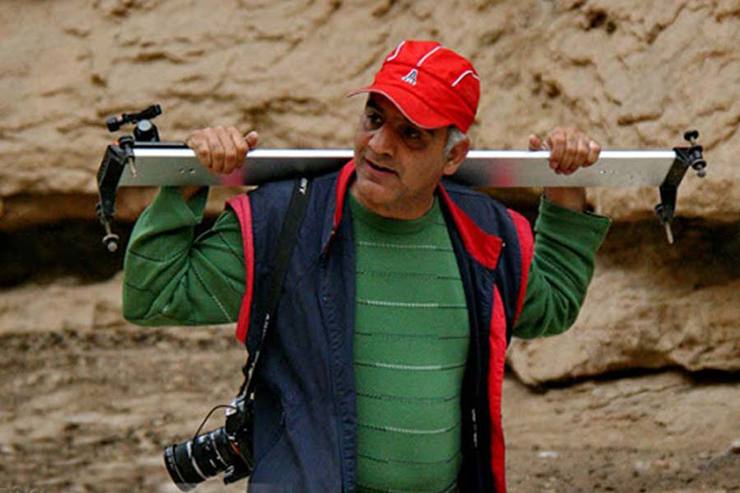 گروهی ناشناس در خوزستان به بهمن ابراهیمی مستندساز در جریان ساخت مستند «اپوش» (دیو خشکسالی) حمله کردند.